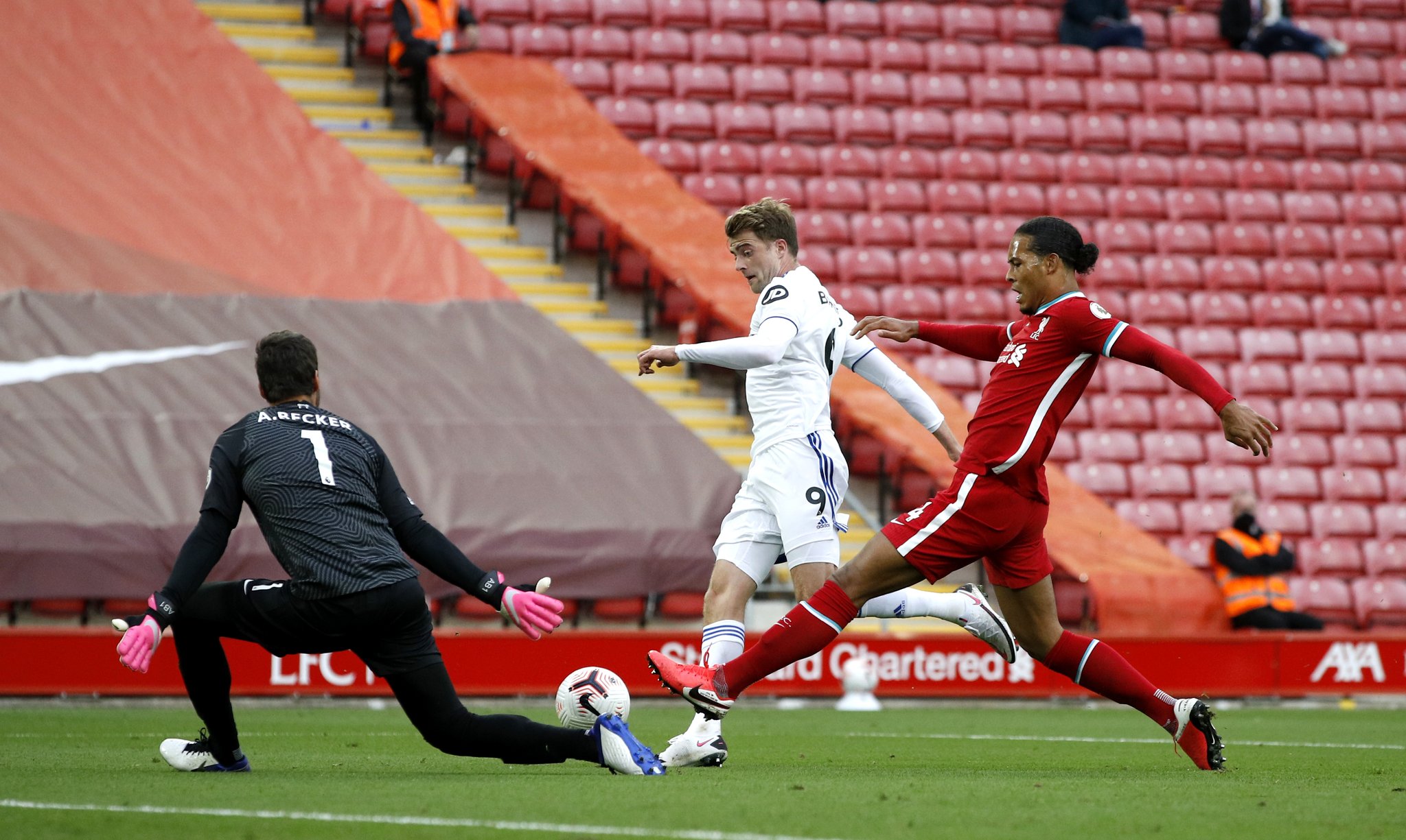 更是对他们 更是对他们